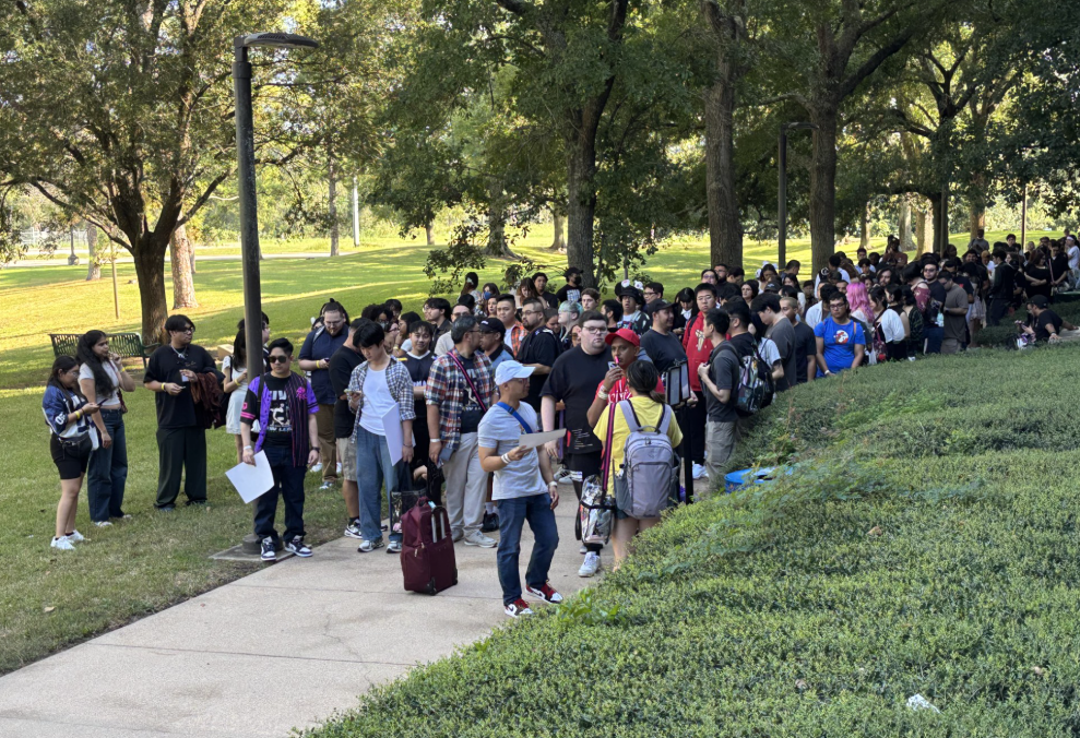 K-pop takes over UHCL as Bayou Theater hosts girl group VIVIZ